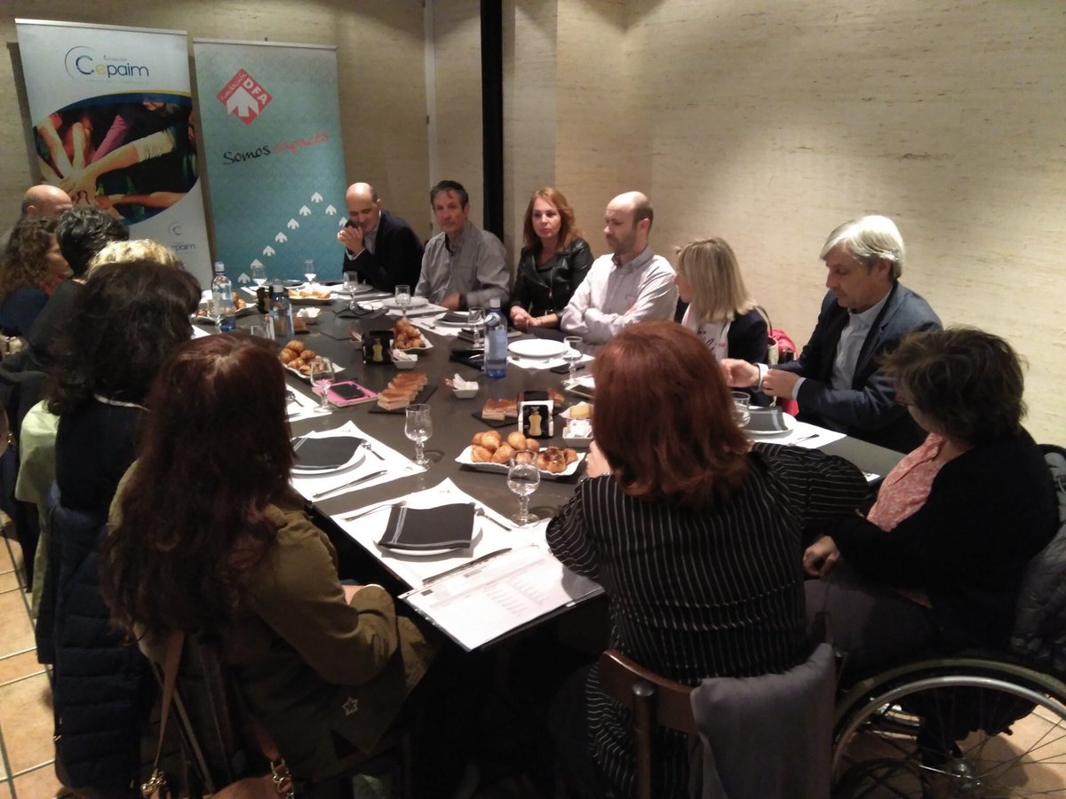 salvamacias59's tweet photo. Previa a mi marcha al @JarabaCongreso , he tenido el placer de asistir , al #DesayunoResponsable organizado por @FundacionDFA junto @FundacionCepaim en la cafetería #dfabula, para hablar e intercambiar experiencias sobre gestión de la diversidad en empresas y entidades https://t.co/31FiJy0YZt