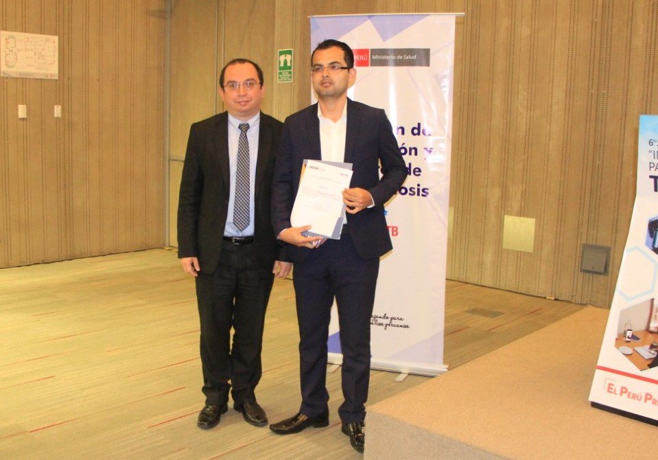 INS_Peru's tweet photo. #InsInforma: El @Minsa_Peru premia a tesistas por sus investigaciones sobre la tuberculosis
► https://t.co/87LNukbYVR https://t.co/kN440FSJWx