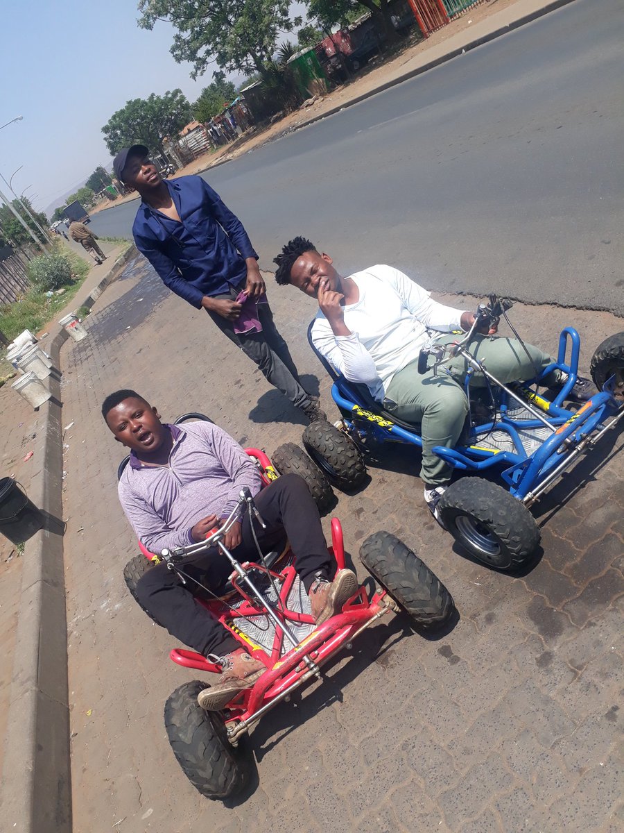 Clement69296232's tweet photo. Stupid vibes in the kasi https://t.co/J0T19DYS6K