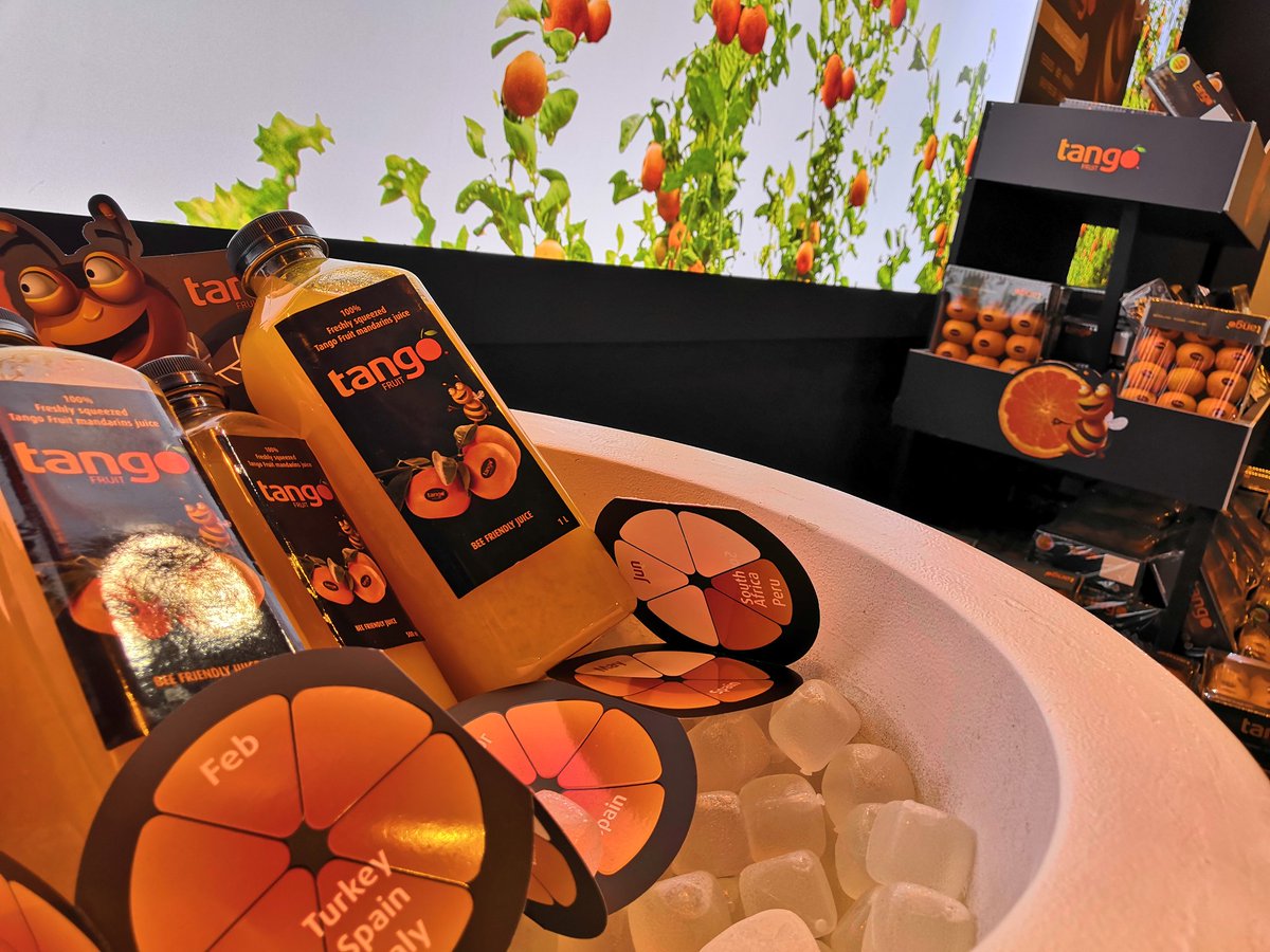 RevistaMercados's tweet photo. 🍊 Pasa por el stand de @tangofruit y prueba sus mandarinas sin semillas ¡No te dejarán indiferente! #FruitAttraction10years #RM @Eurosemillas https://t.co/pVdYf2qopW