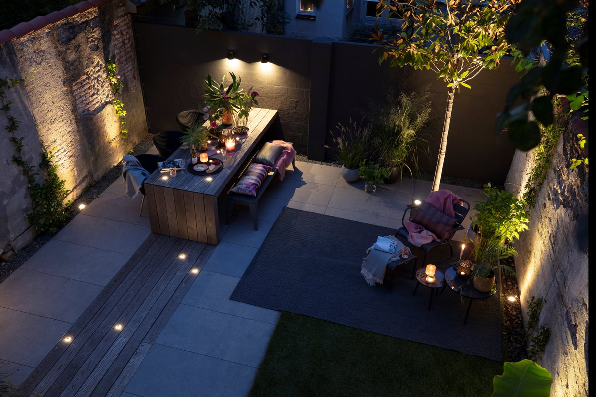 Wilt u ook tijdens de donkere dagen kunnen genieten van uw tuin? Wij verkopen tuinverlichting van <a href="/inliteNL/">in-lite Outdoor Lighting</a> . Dit is een eenvoudig zelf aan te leggen systeem op basis van 12 volt. Als u de armaturen wilt zien bent u van harte welkom in onze showtuin/showroom. #herfst #tuin