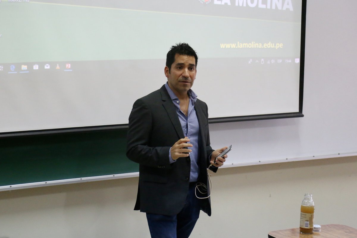 FIAL_UNALM's tweet photo. #OrgulloFIAL. Nuestra charla de emprendedores contó con la grata presencia de los ingenieros Javier Meza (#Walibí), Héctor Montoya (#Beberash), José Mujíca (#Innalsa) y Jaime Guillén (Aceitunas), todos egresados de la facultad. 👏 Esta y más noticias en: https://t.co/Xj76pkxGrU https://t.co/vdkFO0yEvw