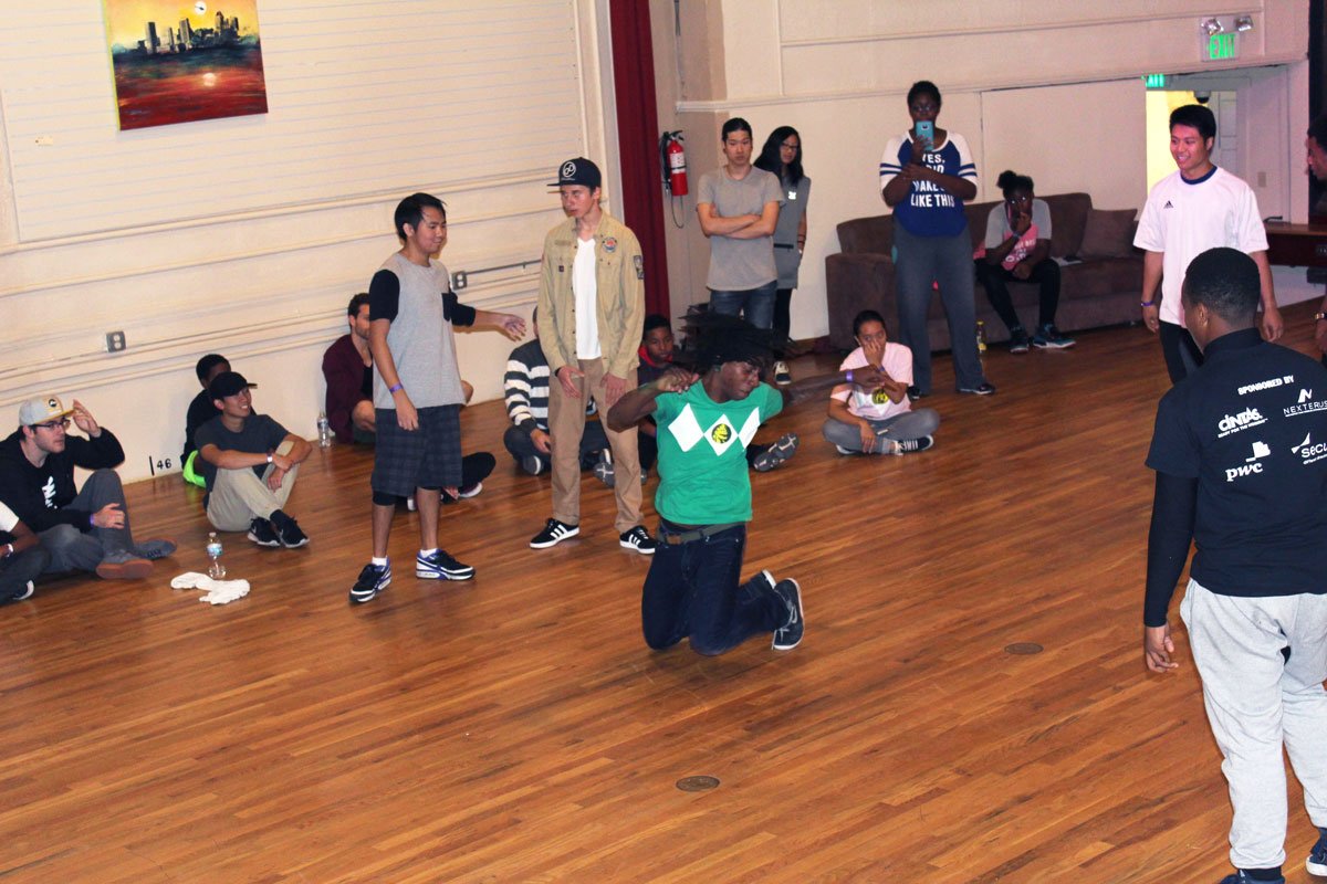 BaltimoreDCP's tweet photo. 4 DAYS TILL COMMUNITY JAM! Check out these amazing Bmore youths dancing their hearts out at our previous events! Come with friends and family this Saturday to UA House at Fayette to see more JAM-packed and fun-filled action and support our Bmore community! https://t.co/IbVmypg4yo