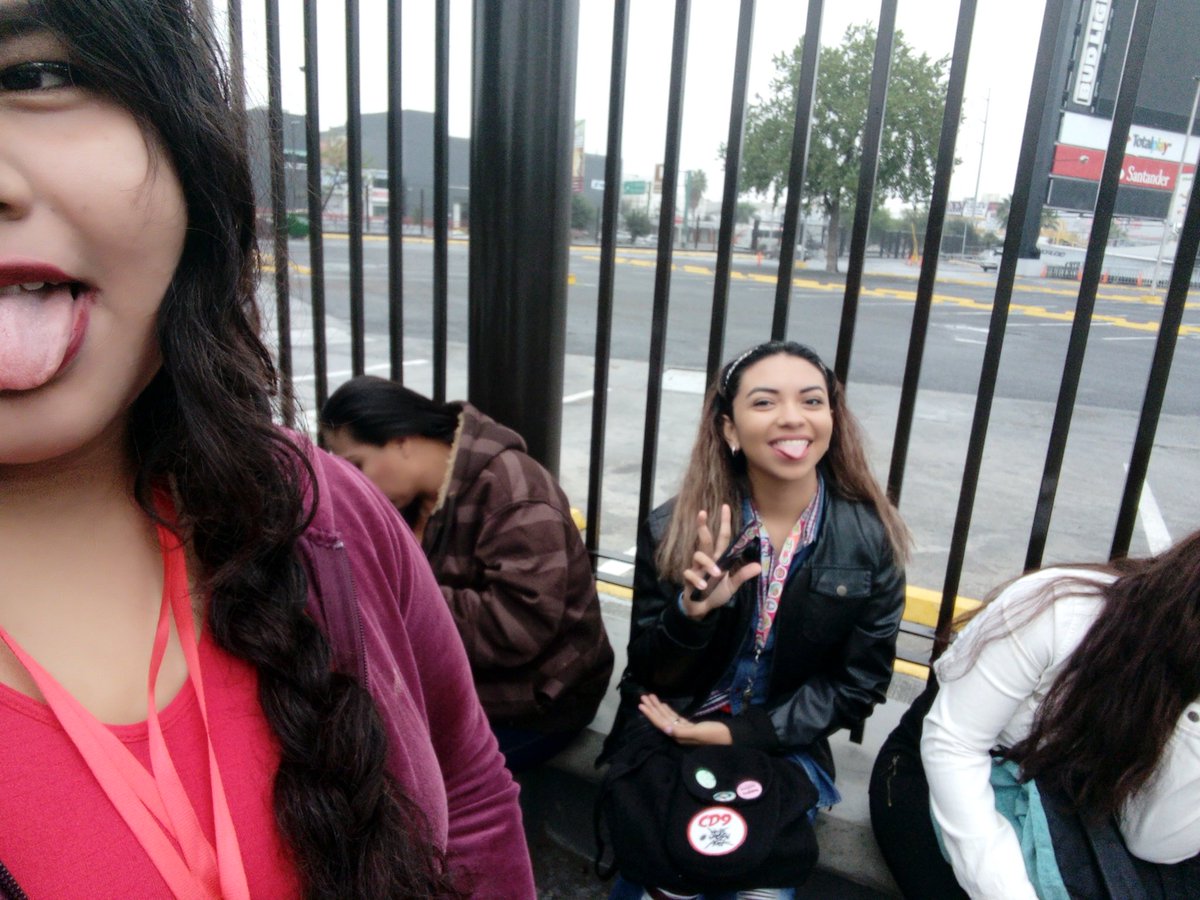 DaDamarislove's tweet photo. Ya estamos aquí esperando a @CD9 @flytheband @mariobautista_ https://t.co/70Yq3FdbYI