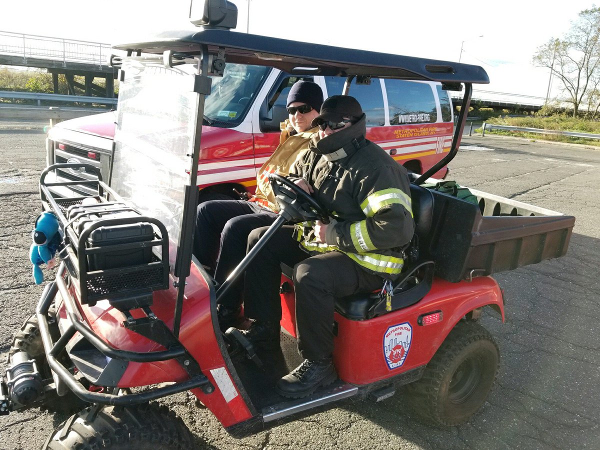 metrofireassoc's tweet photo. We were happy to be apart of this past Sunday's @makingstridesSI walk in Midland Beach! #metrofireassoc #MakingStridesAgainstBreastCancer #MakingStridesSI #silive https://t.co/wkiCwbA3cX
