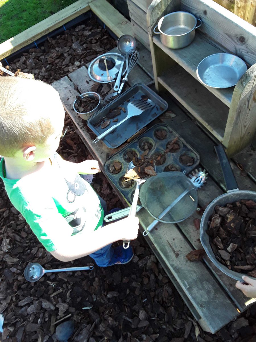 MyFirstFriends3's tweet photo. Let's make mud cakes! #MyFirstFriends #Childcare #Rubery https://t.co/55zk5Rp4Wi