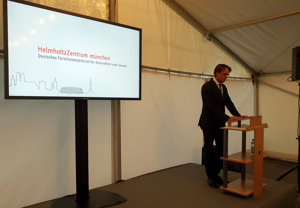 In the presence of Min.Dirig. Dr. Johannes Eberle we opened today the largest #biorepository in Germany on the HMGU campus. About 21 Mio. biosamples from 200.000 people will be stored there for the next 30 years - a real treasure for future #medicine! #NAKO