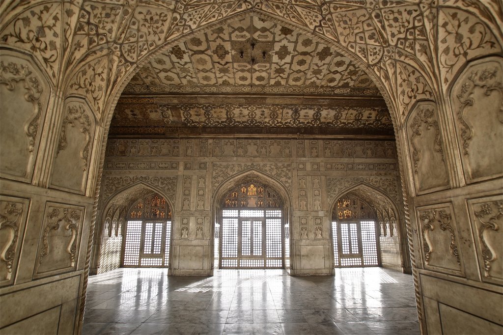 In last days of his life, his #heart was consumed by helplessness – #ShahJahan wanted to #witness his creation from a closer angle & embrace days spent with #MumtazMahal
Visit Agra Fort [bit.ly/2HTroeH]
#agrafort #musammanburj #agra #tajmahal #uttarpradesh #etajmahaltour