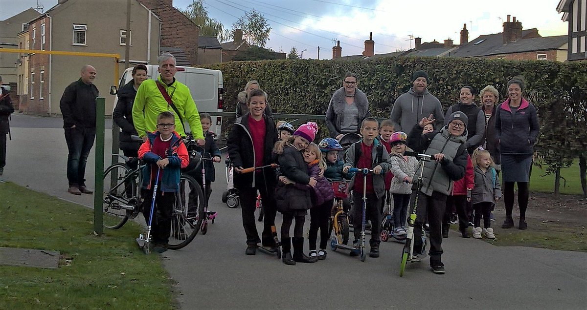 Be_Travel_Smart's tweet image. A great turn out for #WheelieWednesday in #Riddings for the scoot, cycle, buggy ride and walk to school
#Travelsmart #activetravel