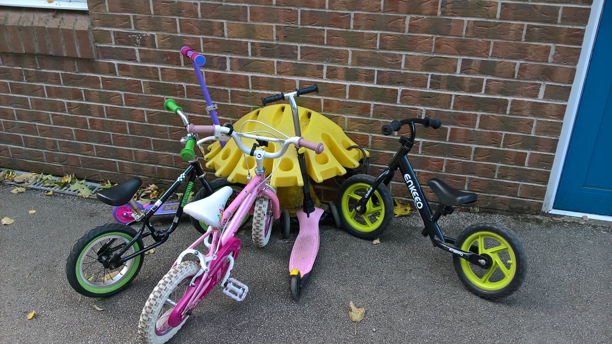 Be_Travel_Smart's tweet image. A great turn out for #WheelieWednesday in #Riddings for the scoot, cycle, buggy ride and walk to school
#Travelsmart #activetravel