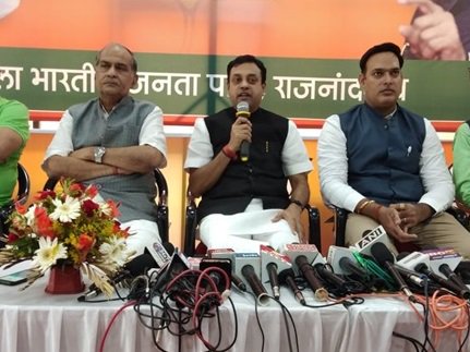 संबित पात्रा : सबसे लोकप्रिय मुख्यमंत्रियों में से एक "रमन सिंह"
राजनांदगांव। भाजपा के राष्ट्रीय प्रवक्ता संबित पात्रा बुधवार को छत्तीसगढ़ के राजनांदगांव पहुंचे। राजनांदगांव से ही सीएम डॉ रमन सिंह एक बार ......bnc24.in/?p=2458
#RAMANSINGH #NEWS #CGNEWS #NEWSINHINDI