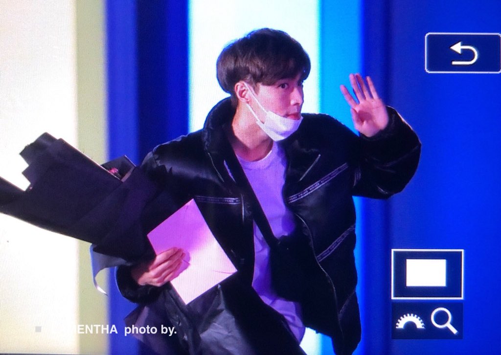 181024 中国音乐公告牌 
 
오래만이네!!우리 귀여운 레이형!💛