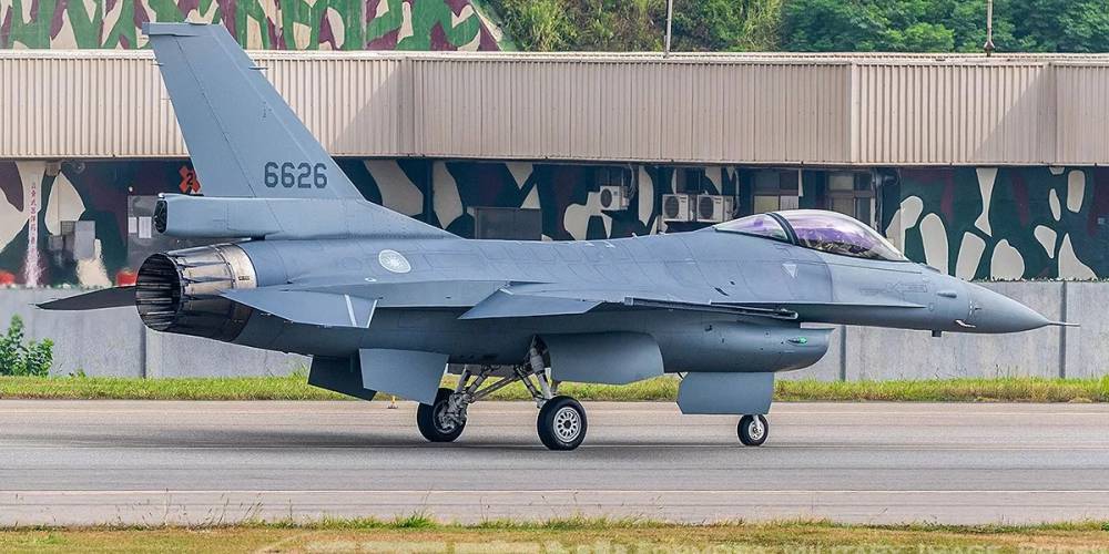 تايوان تستلم اول مقاتله F-16 مطوره للمعيار Viper  DqRH5wtU0AEiO55