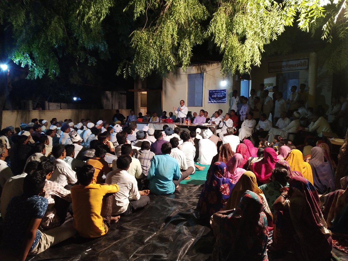 ADChauhan3's tweet photo. દિયોદર પ્રાંત જિ.બ.કાં.ના લવાણા ગામે રાત્રિ સભા... આ સભામાં બહોળી સંખ્યામાં જન સમુદાય ઉપસ્થિત રહ્યો,લોકપ્રશ્નનો નિકાલ તેમજ આર્થિક સહાયના હુકમોનું વિતરણ કર્યું .... ... https://t.co/2a9oRrAJqn