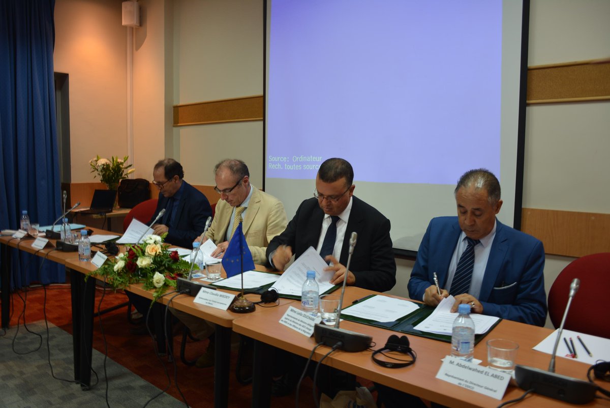 UNHCRMaroc's tweet photo. Signature d'un nouveau partenariat pour l'insertion des #réfugiés au #Maroc entre le #UNHCRMaroc #AMAPPE #ANAPEC #ODCO https://t.co/KUW6RLrdKP