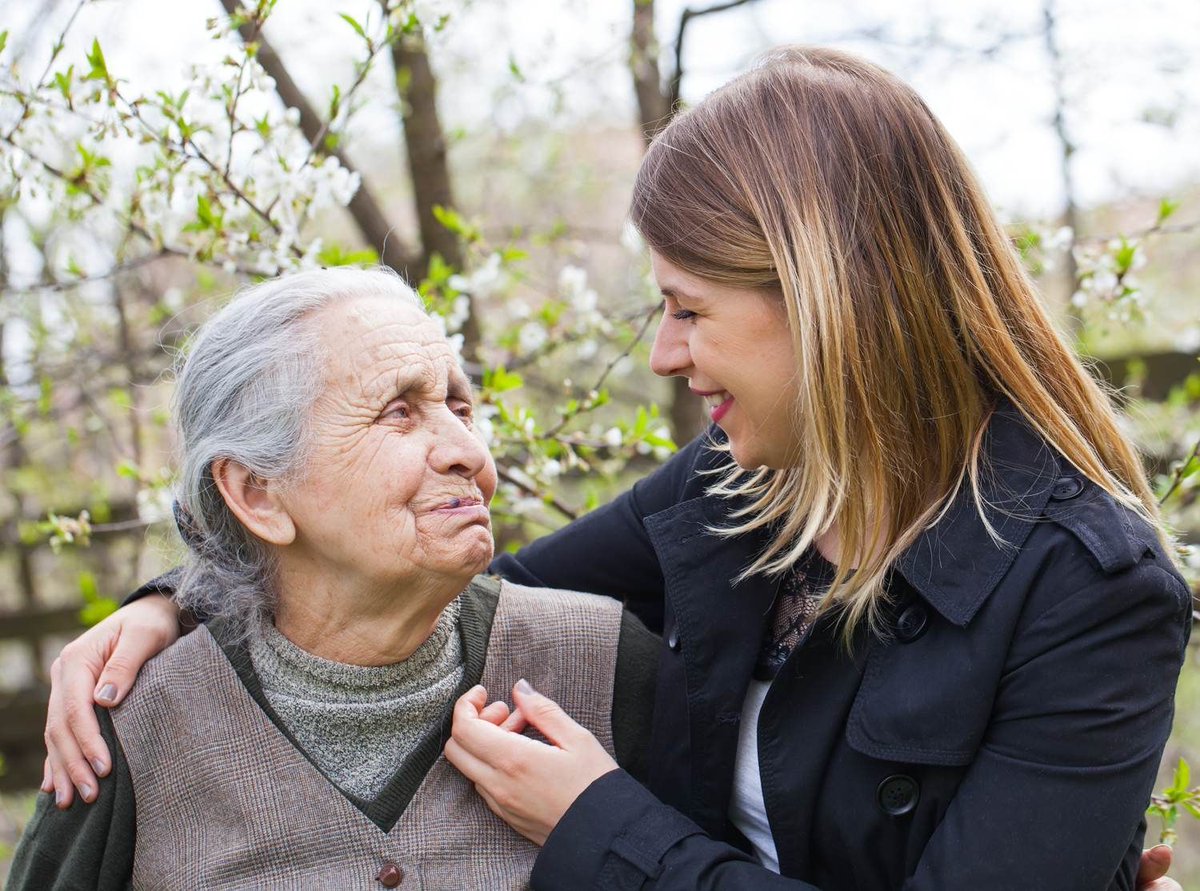 #Communicating with someone who has #dementia is often hard, but at the same time it's also beneficial to their #MentalHealth. Here are some ways to go about it. #Alzheimers buff.ly/2EdjAWX