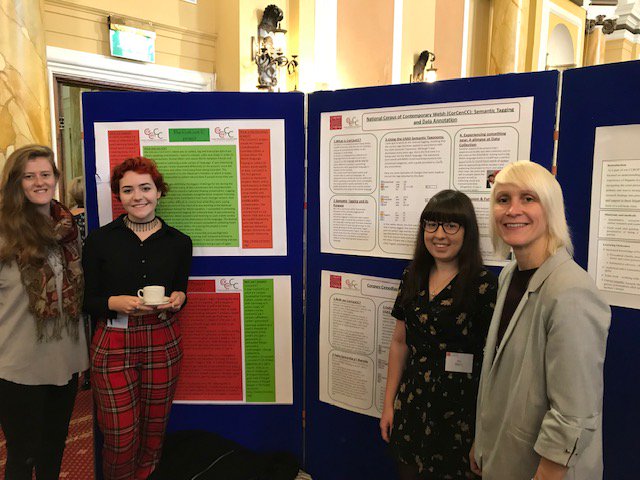 CorCenCC's tweet photo. Mae Sali ac Alys, ein myfyrwyr CUROP, yn arddangos eu gwaith heddiw!
Sali and Alys, our CUROP students, are presenting they're work today!
#corcencc #cardiffuniversity #prifysgolcaerdydd #curop18 #corpus #corpuslinguistics #cymraeg @CUROPcardiffuni @cardiffuni https://t.co/qscGdgUTQc