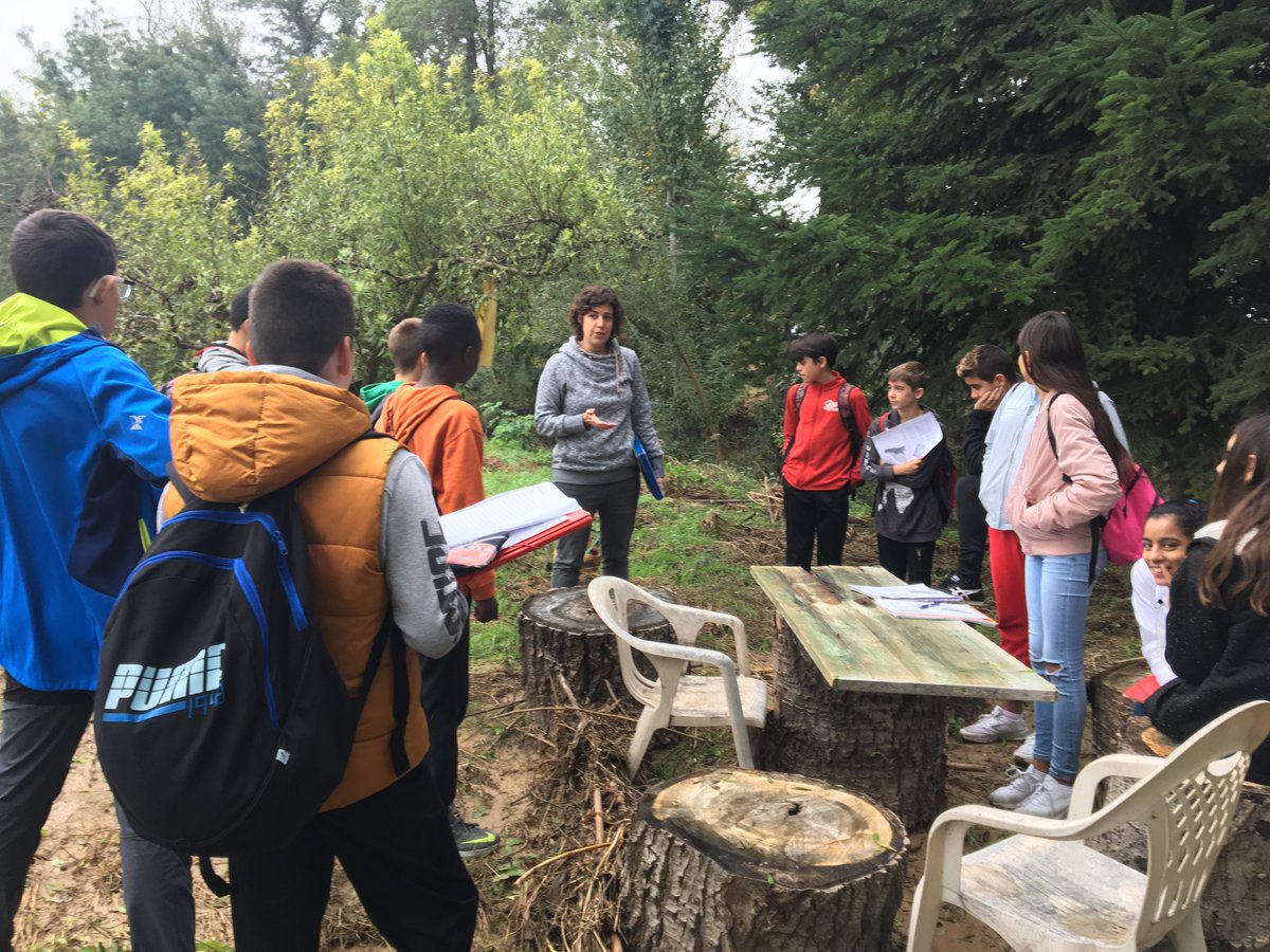 InstitutSegarra's tweet photo. Ahir els alumnes de l'optativa de 2n d'ESO d'entorn verd van fer un estudi del riu Sió a Sedó (@AJTorrefeta ) dins del Projecte Rius amb l'ajuda de @ConsellComarcal #entornverd #2nESO #projecterius #sedó #riusio #macroinvertebrats #inspeccio #qualitatdelsrius https://t.co/CP9ZrwRAVb