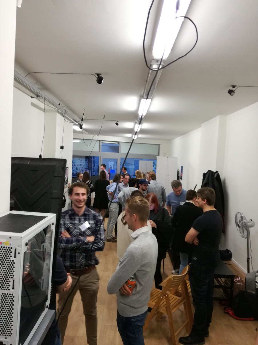 LouisLambrech11's tweet photo. Intressante lezingen, vr-games, intressante mensen en pizza. Een hele leuke editie van young potential classes georganiseerd door @ORBID_BE. #orbid  @StijnCoenen77 #itfactory #ThomasMore https://t.co/HXjxZdNDz2