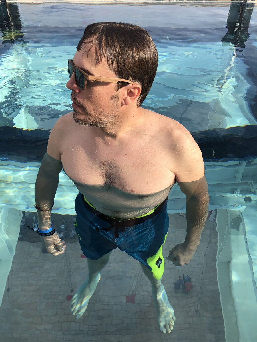 iosulopez's tweet photo. Alucinante la piscina suspendida de @SolHouseCalvia en los dos extremos de la terraza del quinto piso 😱
#Belander #BloggersMeetInCalvia #Calvia #VisitCalvia #mochileros https://t.co/aXRp8Z4hsC