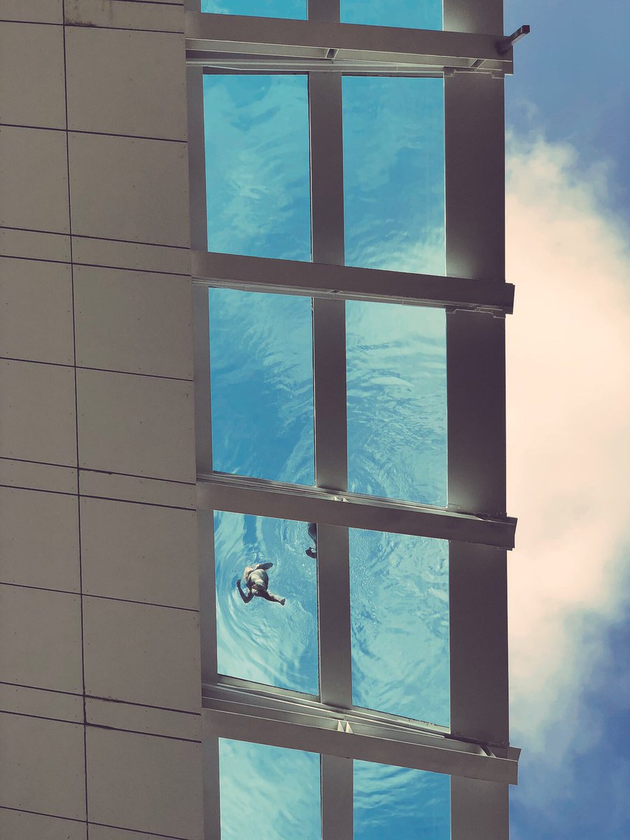 iosulopez's tweet photo. Alucinante la piscina suspendida de @SolHouseCalvia en los dos extremos de la terraza del quinto piso 😱
#Belander #BloggersMeetInCalvia #Calvia #VisitCalvia #mochileros https://t.co/aXRp8Z4hsC