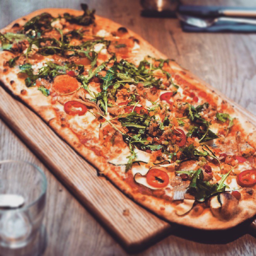 Feed the family for £15 all week with one of our yards of pizza! We’re also offering a half price kids menu for the young foodies in the group! 
#halfprice #pizzalife #pizzaparty #halfterm #foodie #cambridgelife #cambsuni #cambridge #quayside #photooftheday #punting #15poundyard