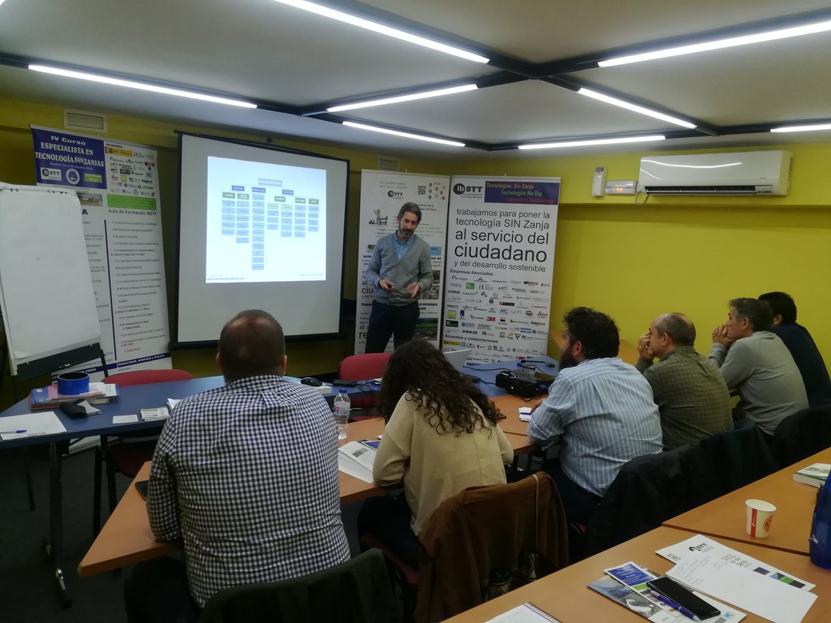 IBSTT's tweet photo. Jorge Lamazares @sinzatec en aula de formacion #Ibstt impartiendo clase sobre #renovacion conducciones #sinzanja #bursting #closefit en IV ed. Curso Especialista 2018 #TecnologiasSinZanja #PrimusLine https://t.co/MFGUaTIKNS