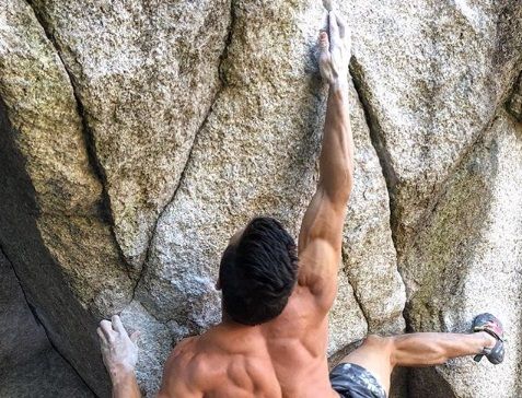 vertical_review's tweet photo. Sean McColl Sends North Ridge V14 in Squamish #bouldering #verticalreview https://t.co/tmQ3ZTAM6d https://t.co/QNOvA9OpqF