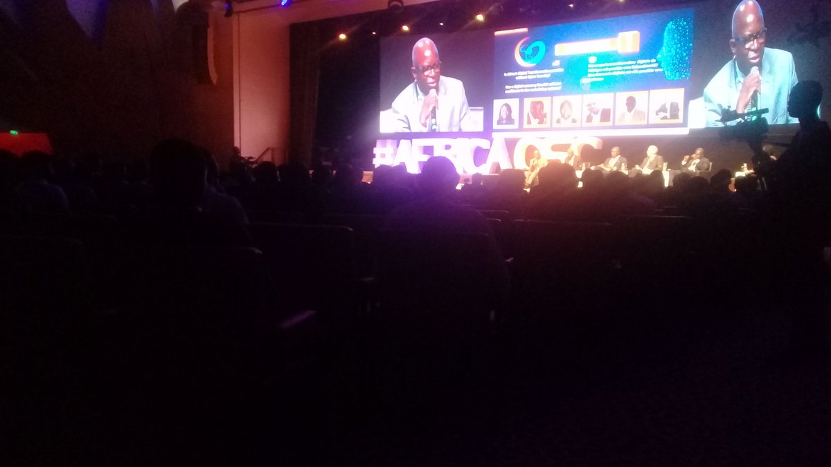 molouCI's tweet photo. 40% des entreprises attaquées  ne le savent même pas 
#AFRICACSC18 
#SCOMMUNITY https://t.co/aAhxRZNanM