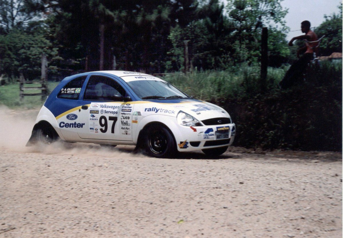 LeoZettel's tweet photo. 15 anos atrás eu estreava no rally de velocidade.
Rally da Graciosa 2003 a bordo de um Ford Ká N1000 com Alceu Nascimento (@Alceuenascimento)
#WZComm #ZettelSport #RallyBR #RallyGraciosa #MarketingMotorsport #FordKa #RallyCar #RallyDriver https://t.co/qJ6CqqmVzJ