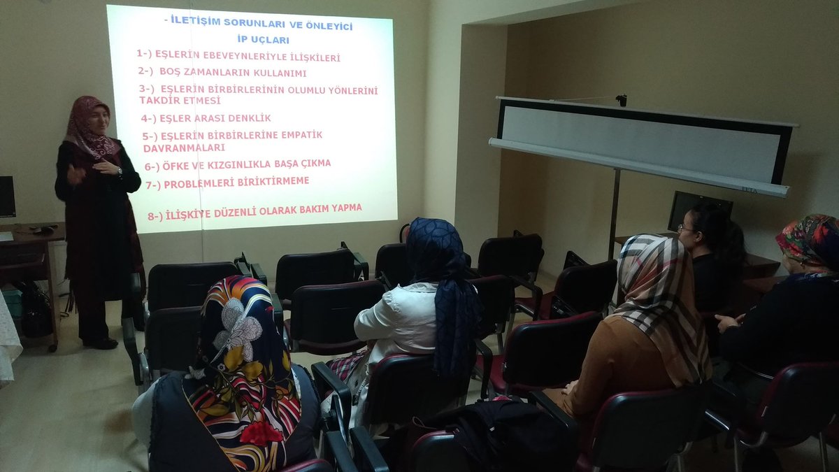 2011AYASLOKAL's tweet photo. ANKARA BÜYÜKŞEHİR BELEDİYESİ 
AYAŞ HANIMLAR LOKALİMİZDE "HUZURLU AİLE GÜVENLİ GELECEK" PROGRAMI KAPSAMINDA SOSYOLOG  AMİNE PEKER TARAFINDAN "AİLE HAYATININ KORUNMASI" KONULU SEMİNER VERİLMİŞ VE BİREYSEL GÖRÜŞMELER DE YAPMIŞTIR. KATILAN ÜYELERİMİZE TEŞEKKÜR EDERİZ @emineko97923737 https://t.co/CBHEBU494v