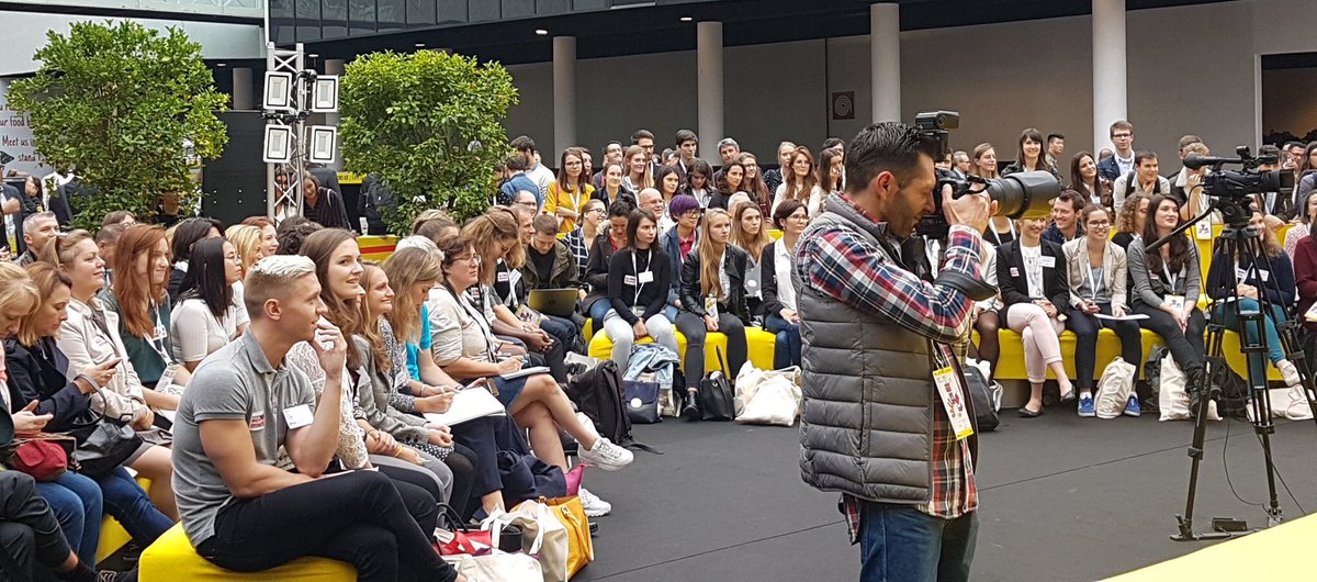 culture_viande's tweet photo. Beau succès pour le #foodhackathon et la remise des Trophées étudiants de l'innovation alimentaire @Ecotrophelia &amp; @sial_paris : Quelle affluence : Les 16 grandes écoles sont là ! https://t.co/Avf94vuvXY