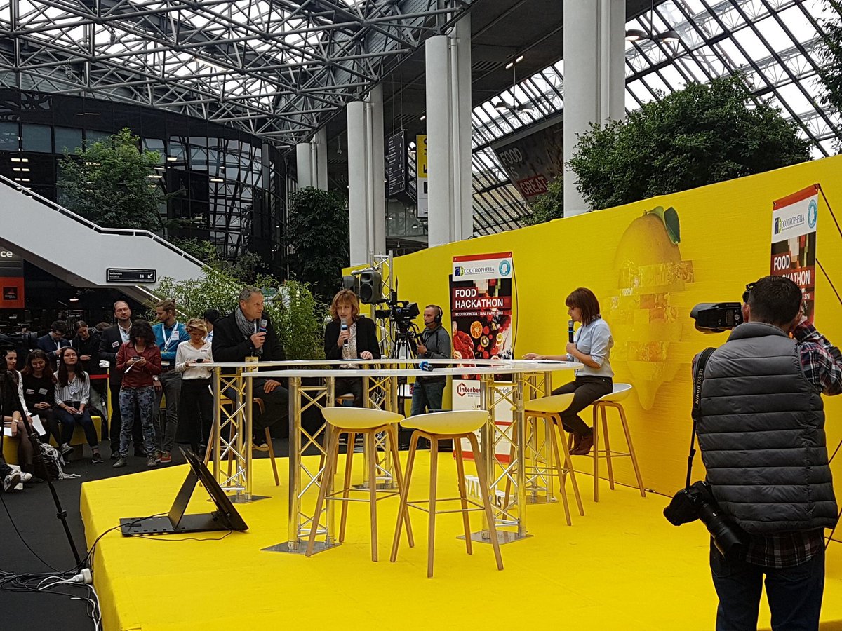 culture_viande's tweet photo. Beau succès pour le #foodhackathon et la remise des Trophées étudiants de l'innovation alimentaire @Ecotrophelia &amp; @sial_paris : Quelle affluence : Les 16 grandes écoles sont là ! https://t.co/Avf94vuvXY