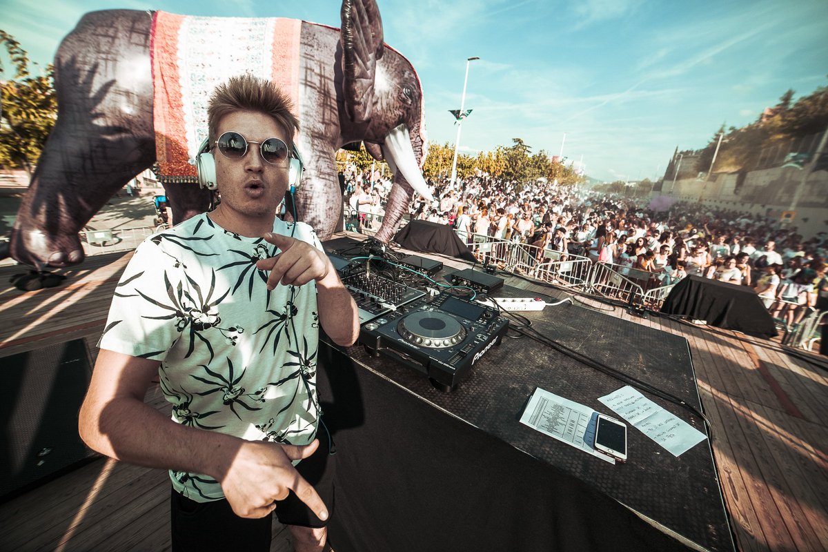 ¿Te vienes a Holi Dolly? 😎😎
#HoliDolly #DJ #Fiestas #Colores #Diversión