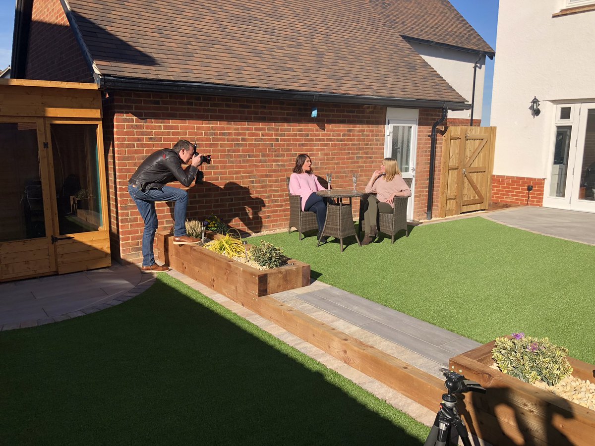 kelly_gray_'s tweet photo. On set today for a brochure shoot in Portsmouth! Loving this weather 🌞 -
-
-
#actress #lifestylemodel #commercial #shoot #work #kellymichellegray #sun #photo #photograph #photographer #brochure #portsmouth #simonandhow https://t.co/9x8xQG9ygu