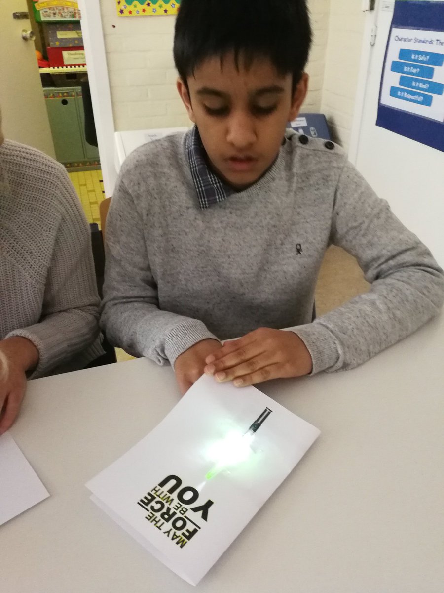 zmajcek27's tweet photo. #ESILS students created their own circuit greeting cards! #stem #esils #inclusion #passionlearning #eslearns https://t.co/p2jquc5FuQ