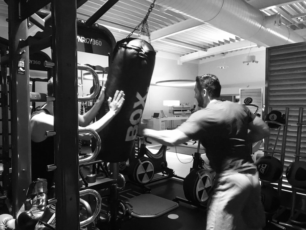 cozmosBE's tweet image. Healthy mind in a healthy body: gisteren kwam het Cozmos team samen voor een stevige workout 👊🏻💪🏻 

#afterworkout #funafterwork #team #teamevent