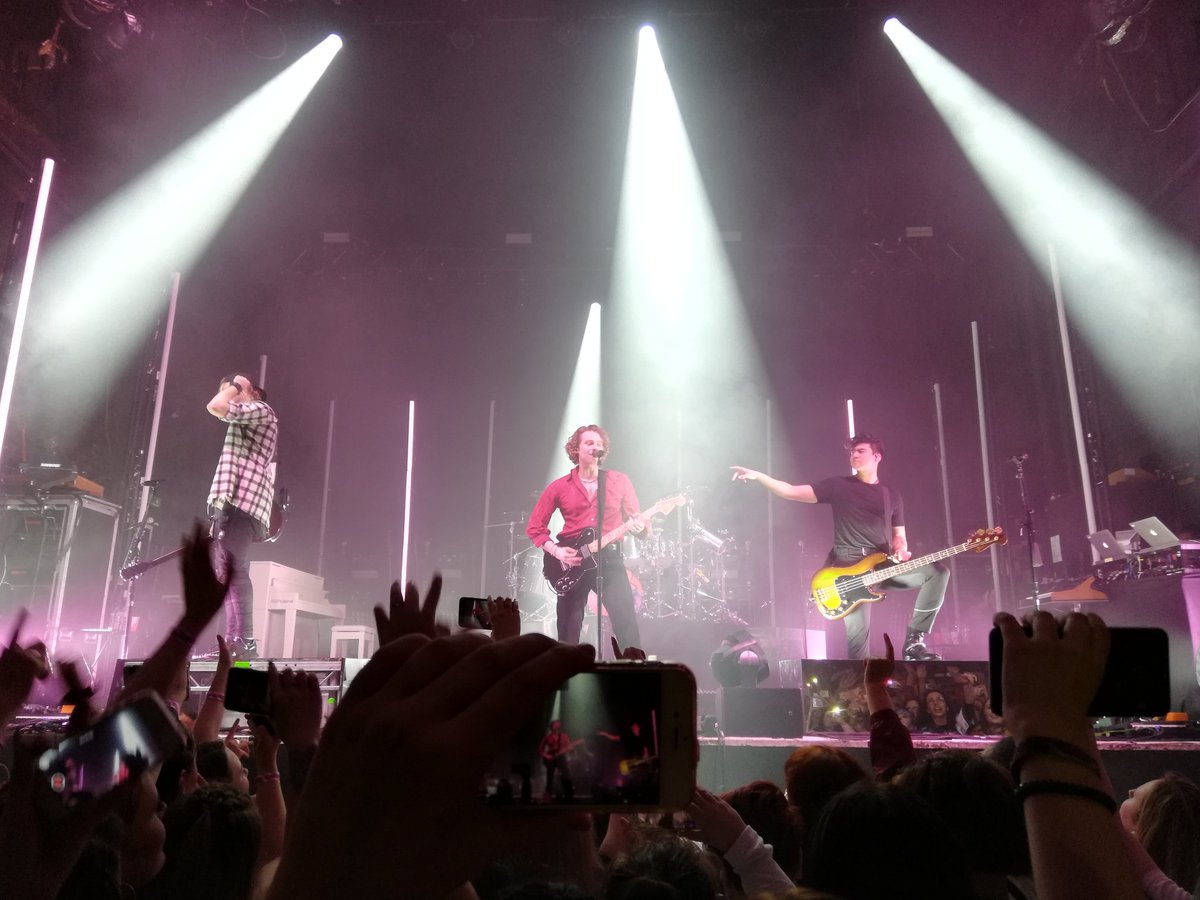 emily_watersonx's tweet photo. Last night was so great to be able to celebrate with you guys and the fans, it was a special day to hear your new album and remember older song I couldn't be more proud 😊❤️ #3YEARSOFSGFG https://t.co/nxqILvfD2G