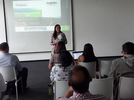 MineriaEnCol's tweet photo. #AEstaHora se lleva a cabo el "Taller de Seguridad Minera y Buenas Prácticas para los beneficiarios de las Áreas de Reserva Especial", organizado por la Vicepresidencia de Promoción y Fomento @ANMColombia, con apoyo de @secminasant @Corantioquia y @cornare. https://t.co/vFRrgCXNz1