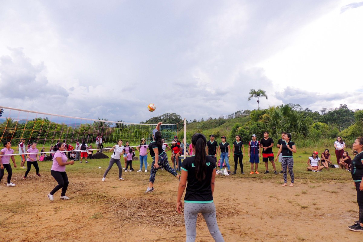 isferoficial's tweet photo. Campeonato de voley y fulbito 2018 - II.

Felicitamos a nuestros alumnos por su participación. https://t.co/s6FvOqa1rk
