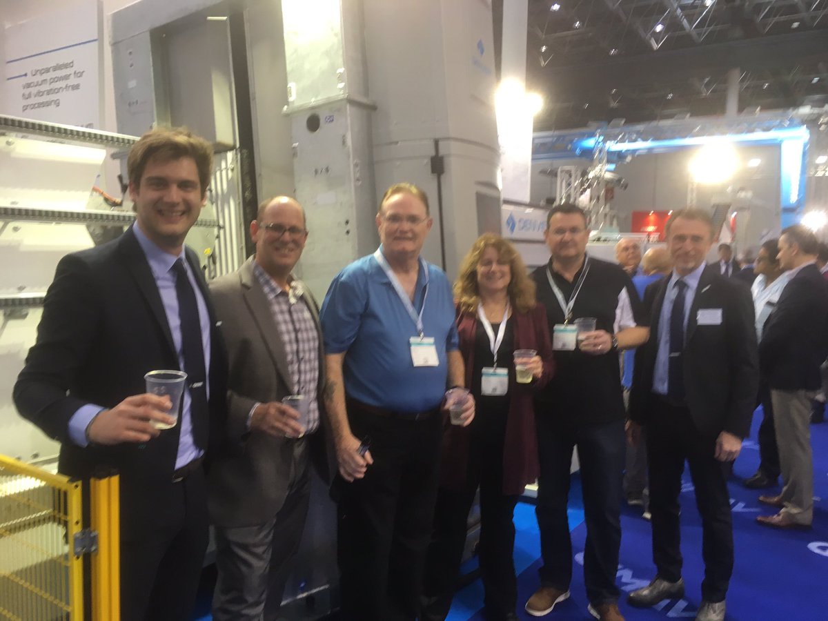 InKanGroup's tweet image. @InKanGroup celebrating our new fabrication equipment purchase @glasstec in Düsseldorf