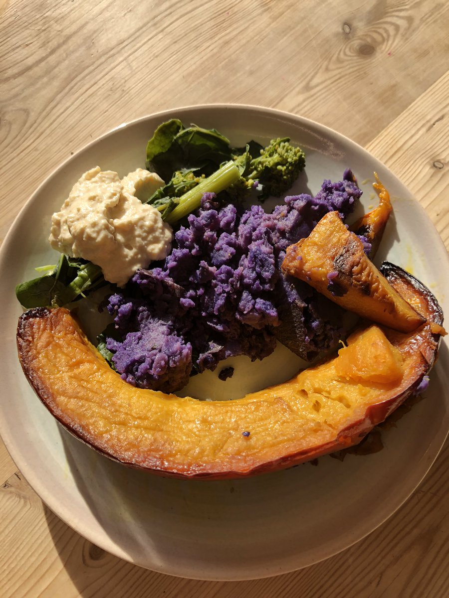 LauraButlerLife's tweet image. Getting a good dose of those polyphenols in this lunch time wouldn’t you say @drchatterjeeuk ! Look at those purple potatoes 😍😍 #antioxidant #eattherainbow #eatforhealth