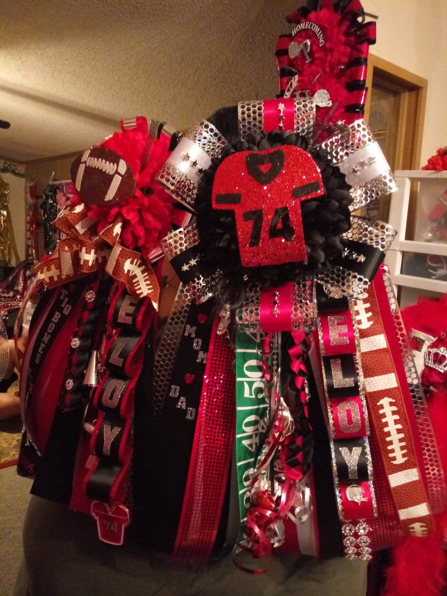 MaryJanePiwa's tweet photo. Come by n order your Mum or Garter... we're next to Palmview high School at the old Family Dollar. We have all prices and Sizes. 
#Homecoming #hoco18 #phslobos #mums #garters #texastradition #megamums https://t.co/AKX52XUYtO