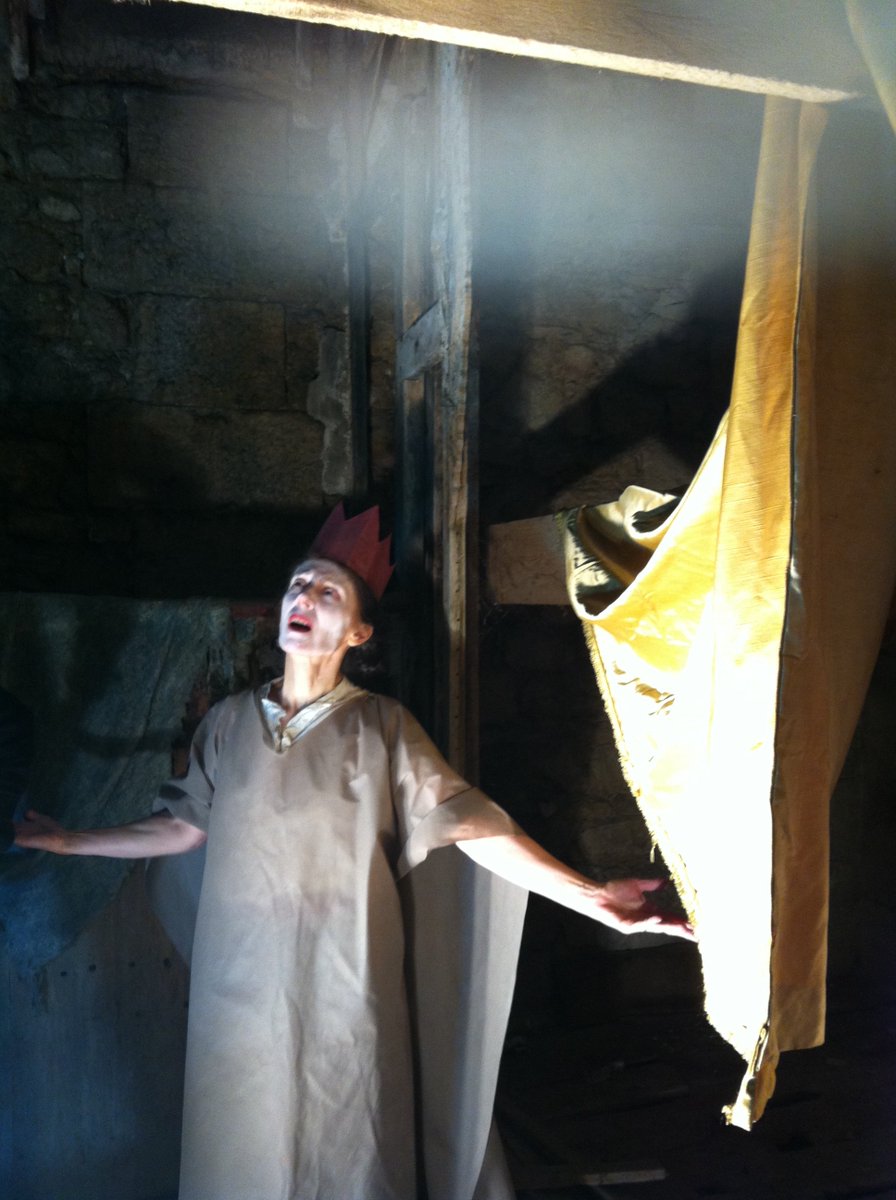 TRAGEDY // DU 2 AU 7 NOVEMBRE [20H30]
Tragedy est construit autour de la projection d’un film en 16 mm adapté de Hamlet de Shakespeare. Une "re-création" de la mise en scène et de la scénographie adaptée au théâtre L'Échangeur.

Toutes les informations sur lechangeur.org/event/tragedy