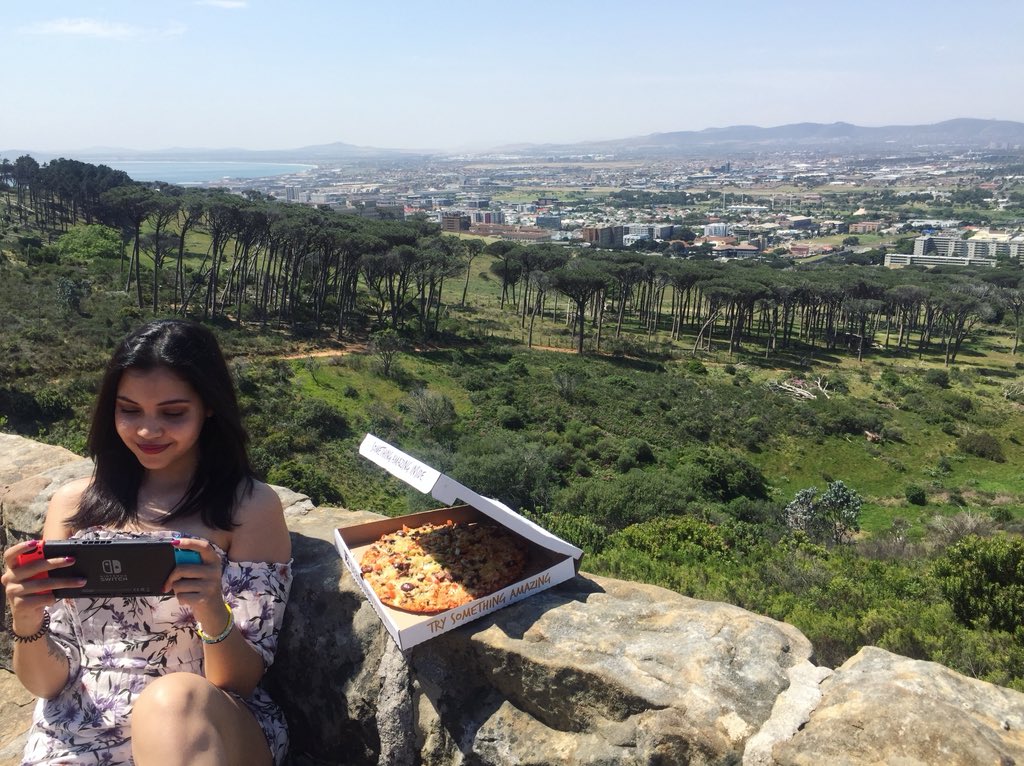 ItzCandyRox's tweet photo. The only thing better than playing games wherever I want is playing games wherever I want with pizza ๐ฎ๐@DebonairsPizza saving the day with their pin drop feature ๐๐ผ
#delivertopin #pizzaftw https://t.co/a2Op7vPUs6