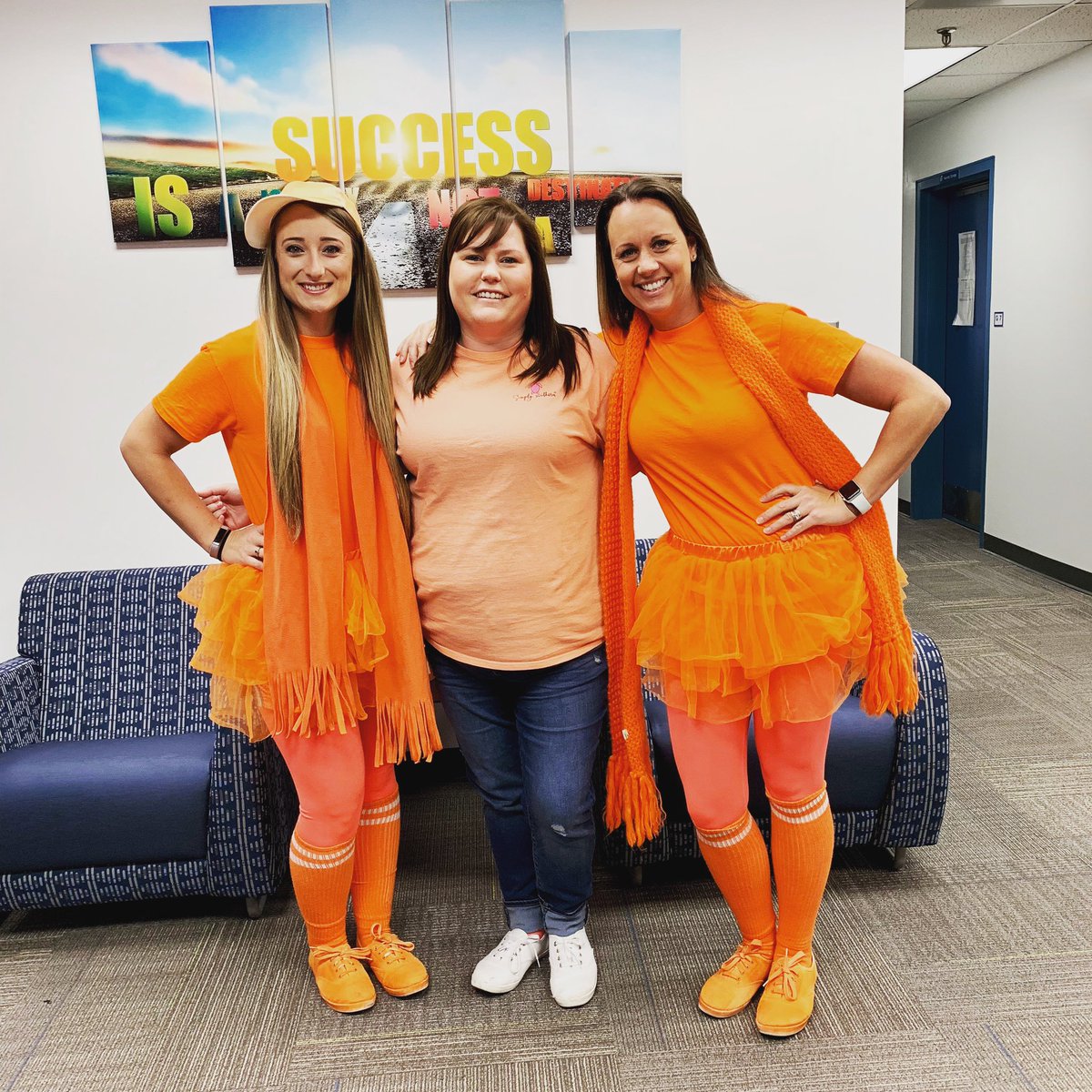 Gintje77's tweet photo. This is how we do Unity Day at our beloved SMS! @Jess_Lynn38 @MsStaffordSMS @WeAreSMSpartans https://t.co/XCmIg0BnCG
