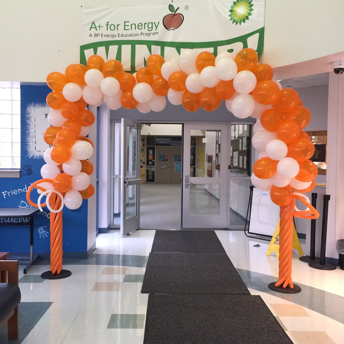 BlueJayArt_OCE's tweet photo. We are ready to kickoff Unity Day! 5 more minutes until our students arrive and show their support by wearing orange. @OCE_BlueJays @FortBendISD #OCEBlueJayEd #UnityDay2018 https://t.co/PAlQKpjrUT