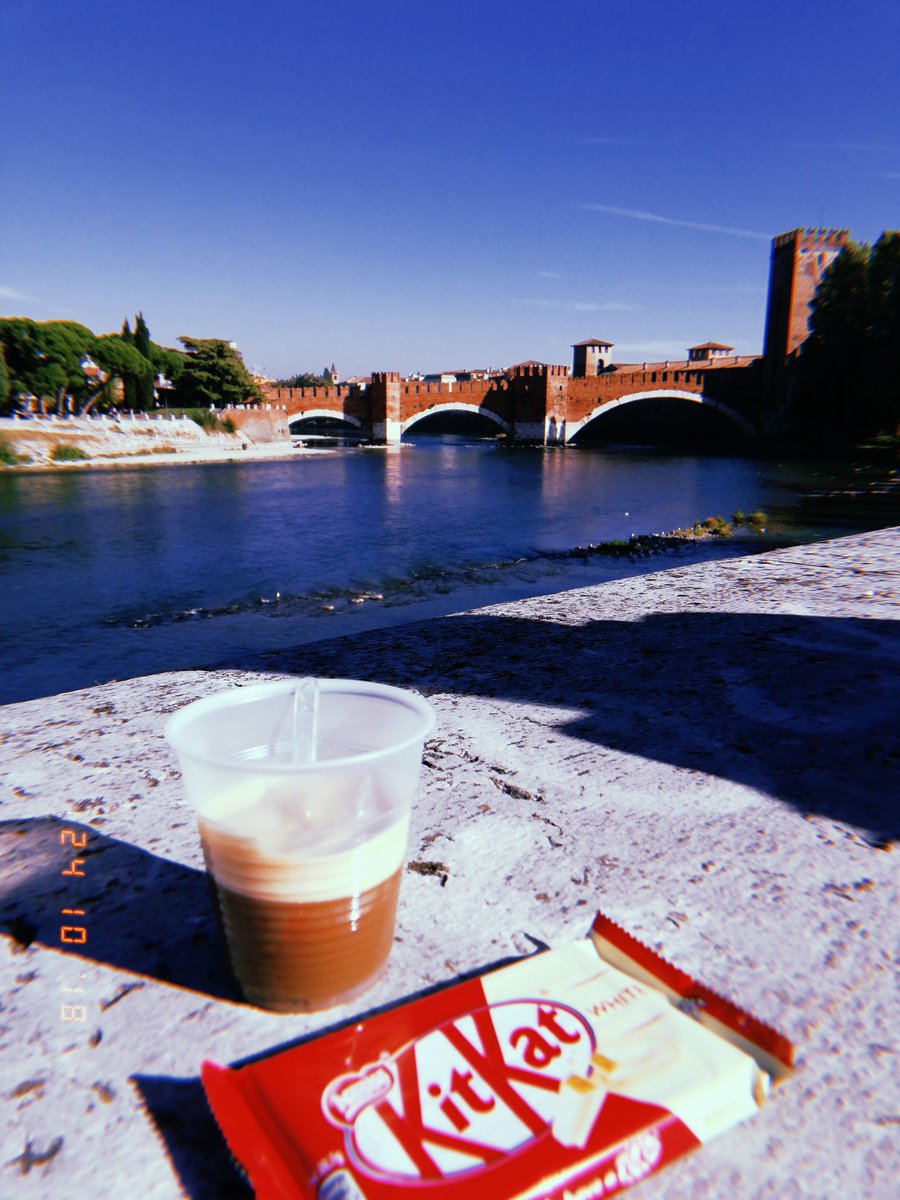 irenedefelice1's tweet photo. La giusta #carica dopo una mattinata passata allo @IUS_VE
.
.
.
#verona #castelvecchio #city #sun https://t.co/RLSb0ctLsO