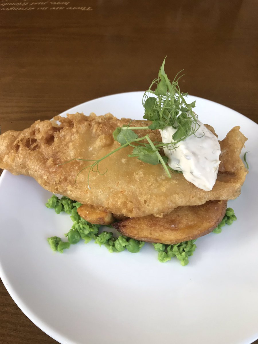 raquelquefois's tweet image. Perfectly sized &amp;amp; freshly cooked mini fish, chips and peas @Cru_corner Delicious &amp;amp; a bargain at just a £5!!!! 😋 

#SheffieldIsSuper