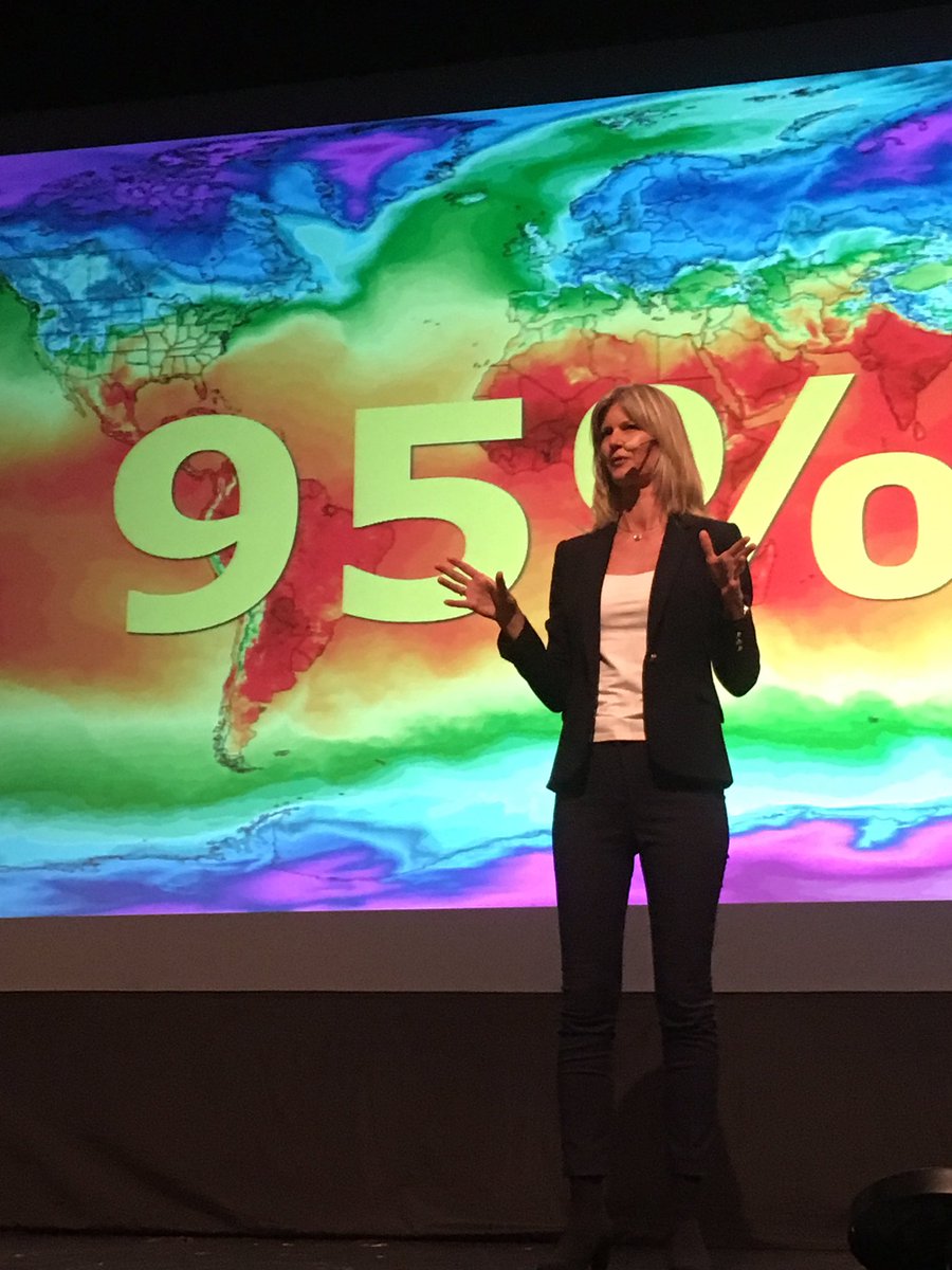 “Det är 95 % sannolikhet att vårt sätt att leva påverkar klimatförändringarna. Om du ska kliva på ett flygplan som med 95% kommer att krascha...Skulle du kliva ombord? Elller skulle du välja en annan resplan? “ <a href="/ToneBekkestad/">Tone Bekkestad</a> på #Hållbartledarskap18